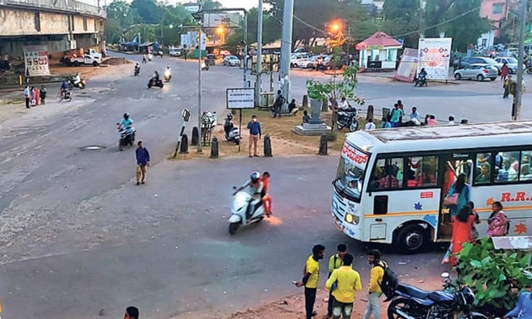 ಸರ್ವಿಸ್‌ ರಸ್ತೆ ದುರವಸ್ಥೆ: ದುರಸ್ತಿ ಗಡುವಿಗೆ ಇಂದೇ ಕೊನೆ