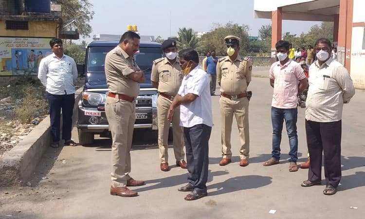 ಗಮನ ಬೇರೆಡೆ ಸೆಳೆದು ಆಭರಣ-ನಗದು ಕಳ್ಳತನ