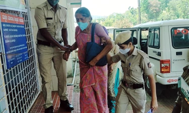 ಇಬ್ಬರು ಮಹಿಳೆಯರನ್ನು ಕಟ್ಟಿ ಹಾಕಿ ಲಕ್ಷಾಂತರ ರೂ. ದರೋಡೆ : ನಾಪೋಕ್ಲು ಕೊಳಕೇರಿಯಲ್ಲಿ ಘಟನೆ