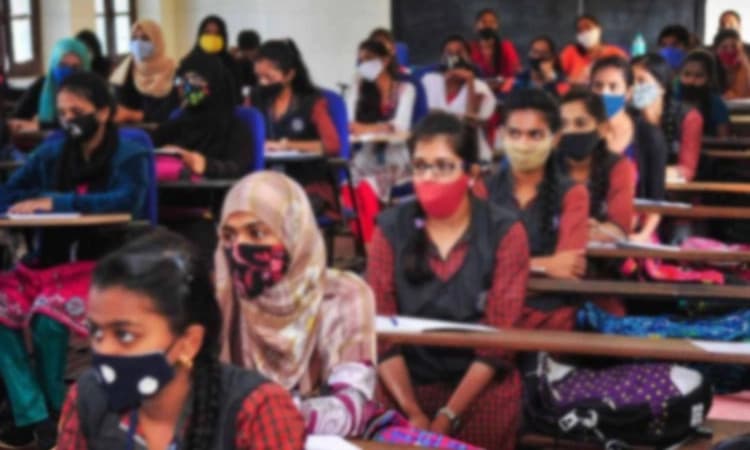 ಜಿಲ್ಲೆಯಲ್ಲಿ ಕೋವಿಡ್‌ ಸೋಂಕು ಇಳಿಮುಖ; ವಿದ್ಯಾರ್ಥಿಗಳಲ್ಲಿ ಕಡಿಮೆಯಾಗಿಲ್ಲ ಆತಂಕ