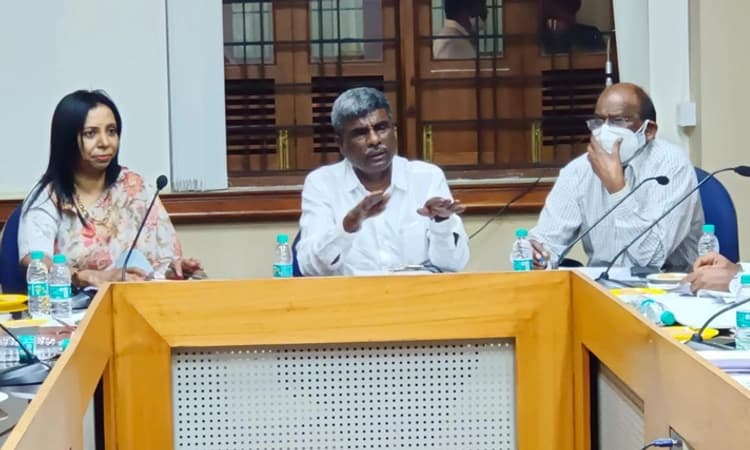 ಅಲೆಮಾರಿ ವಸತಿ ಅನುದಾನ ಅನ್ಯ ಕಾರ್ಯಕ್ಕೆ ಬಳಸಬೇಡಿ : ಅಧಿಕಾರಿಗಳಿಗೆ ಸಚಿವ ಕೋಟ ಸೂಚನೆ