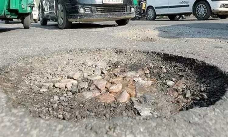 ಹೈಕೋರ್ಟ್‌ ಎಚ್ಚರಿಕೆಗಾದರೂ ಬೆಲೆ ಕೊಟ್ಟು ರಸ್ತೆ ಗುಂಡಿಗಳನ್ನು ಮುಚ್ಚಿ