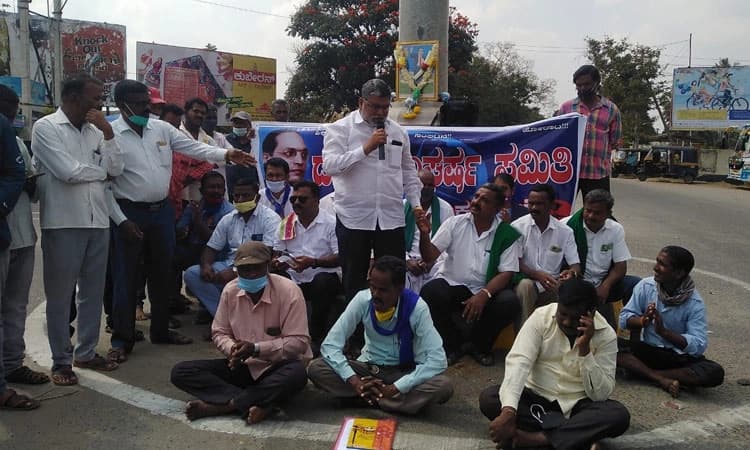 ಅಂಬೇಡ್ಕರ್ ಗೆ ಅವಮಾನ: ಹುಣಸೂರಿನಲ್ಲಿ ನ್ಯಾಯಾಧೀಶರ ವಿರುದ್ದ ಪ್ರತಿಭಟನೆ