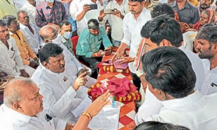 ಕಳ್ಳಿಲಿಂಗಸುಗೂರು-ಮುದಗಲ್‌ ರಸ್ತೆ ನಿರ್ಮಾಣಕ್ಕೆ ರೈತರ ವಿರೋಧ