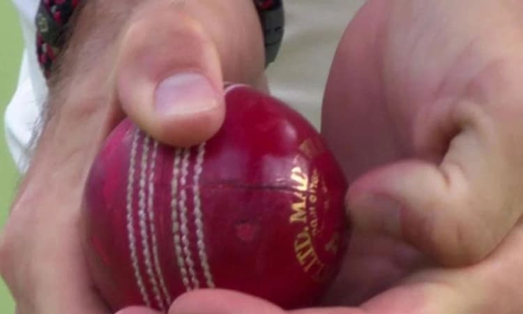 ಬಾಲ್ ಟ್ಯಾಂಪರಿಂಗ್ ವಿವಾದದಲ್ಲಿ ಮತ್ತೋರ್ವ ಕ್ರಿಕೆಟಿಗ: ನಾಲ್ಕು ಪಂದ್ಯಗಳ ನಿಷೇಧ ಶಿಕ್ಷೆ!