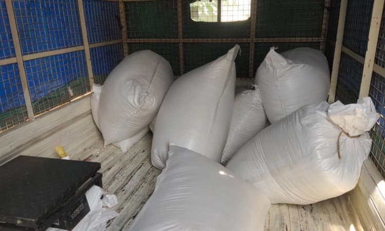 ಕಾಳಸಂತೆಯಲ್ಲಿ ಅಕ್ಕಿ ಮಾರಾಟ: ವಾಹನ ಜಪ್ತಿ