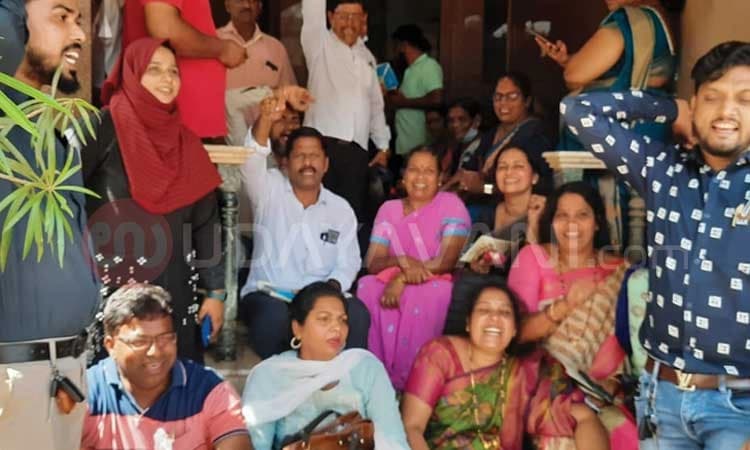 ಕಾಮಗಾರಿ ವಿಳಂಬ: ನವಯುಗ ಕಂಪೆನಿಗೆ ಬೀಗ ಜಡಿದು,ಮುತ್ತಿಗೆ; ಗ್ರಾ. ಪಂ.ನಿಂದ ಪ್ರತಿಭಟನೆ