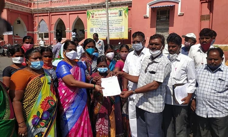 ವೇತನ ಖಾತ್ರಿಗೆ ನಿಲಯ ಕಾರ್ಮಿಕರ ಆಗ್ರಹ