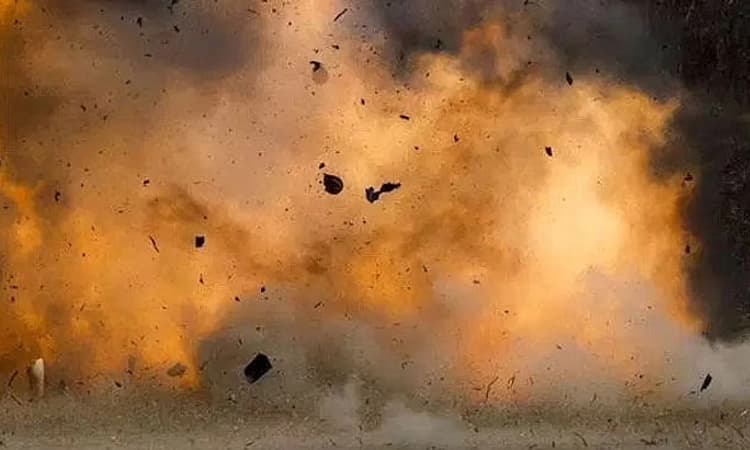 ಲಾಹೋರ್ : ಬಾಂಬ್ ಸ್ಫೋಟದಲ್ಲಿ ಇಬ್ಬರ ಸಾವು, 23 ಮಂದಿಗೆ ಗಾಯ