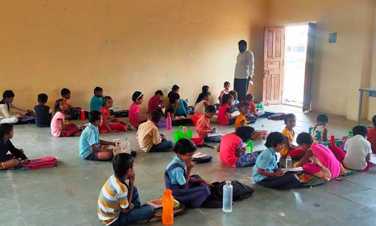 ಪಬ್ಲಿಕ್‌ ಶಾಲೆಗೆ ಸೌಲಭ್ಯ ಒದಗಿಸಲು ಒತ್ತಾಯ