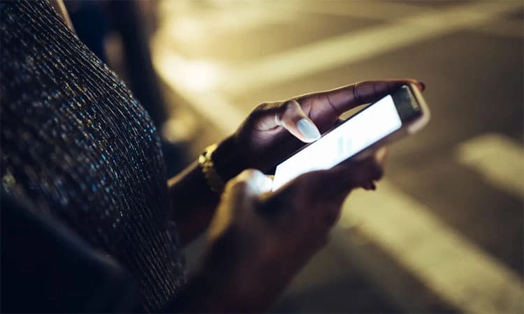 5 ಗಂಟೆ ಮೊಬೈಲಲ್ಲೇ ದಿನ ಕಳೆದಿದ್ದ ಭಾರತೀಯರು!