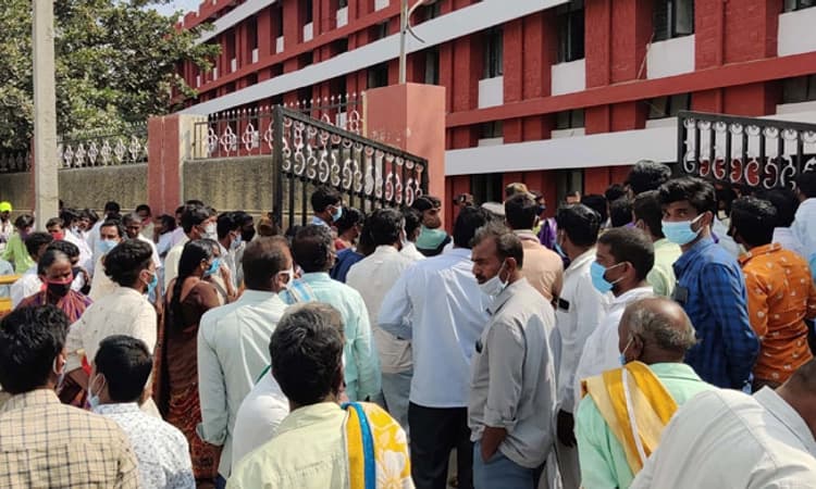 ನ್ಯಾಯಾಲಯದಲ್ಲಿ ಜನರಿಗೆ ಪ್ರವೇಶ ನಿಷೇಧ