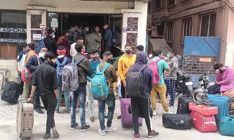 ಬಳ್ಳಾರಿ: ಪರೀಕ್ಷೆ ನೆಪದಲ್ಲಿ ಹರ್ಯಾಣ ವಿದ್ಯಾರ್ಥಿಗಳು ನಗರಕ್ಕೆ : ಹೆಚ್ಚಿದ ಭೀತಿ