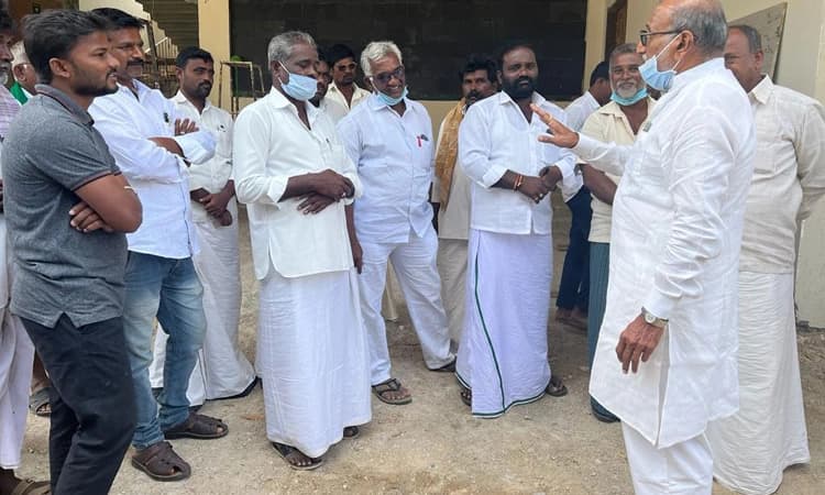 ಶಾಸಕರ ನಿವಾಸಕ್ಕೆ ಅನ್ನದಾತರ ದಂಡು