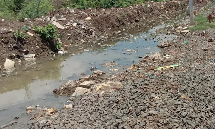 ಅಪಾಯಕ್ಕೆ ಆಹ್ವಾನ ನೀಡುತ್ತಿವೆ ಗುಂಡಿ