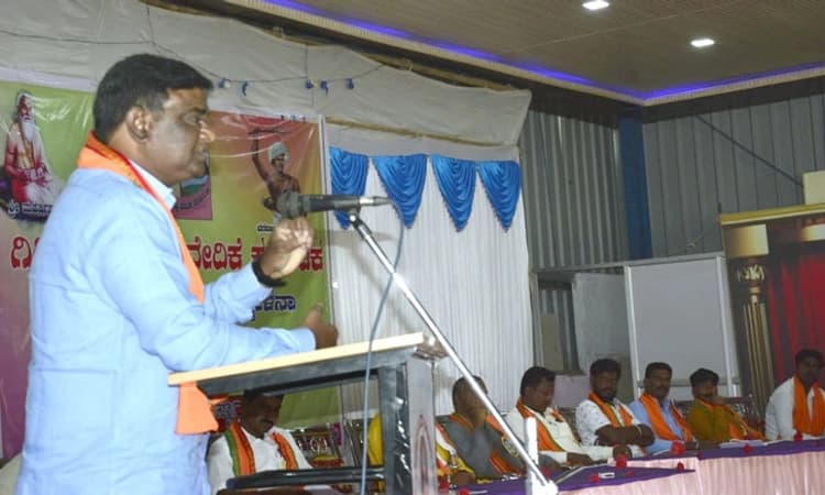 ಗಿರಿಜನರು ಸರಕಾರದ ಸೌಲಭ್ಯ ಪಡೆಯಲಿ