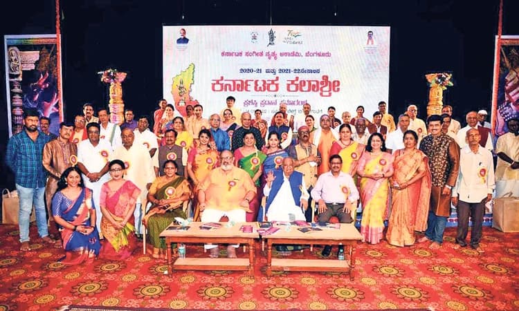 ಕರ್ನಾಟಕ ಸಂಗೀತ ನೃತ್ಯ ಅಕಾಡೆಮಿ: ಸಂಗೀತ, ನೃತ್ಯ ಪ್ರಶಸ್ತಿ ಪ್ರದಾನ