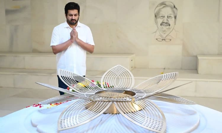 ಕ್ರಿಮಿನಲ್ ಗೆ ಬಿಜೆಪಿ ಟಿಕೆಟ್ ನೀಡುತ್ತೀರಾ : ಹೋರಾಟ ಮುಂದುವರಿಸಿದ ಉತ್ಪಲ್ ಪರ್ರಿಕರ್