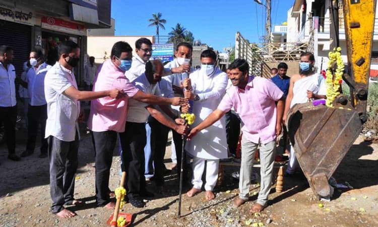 ರಸ್ತೆ ನಿರ್ಮಾಣದಲ್ಲೂ ರಾಜಕೀಯ: ಶಾಸಕ ಪ್ರೀತಂಗೌಡ