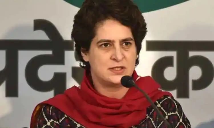 ರಂಗೇರ ತೊಡಗಿದೆ ಯುಪಿ ಚುನಾವಣಾ ಅಖಾಡ : ಎಸ್ಪಿ, ಬಿಜೆಪಿ ವಿರುದ್ಧ ಪ್ರಿಯಾಂಕಾ ಕಿಡಿ