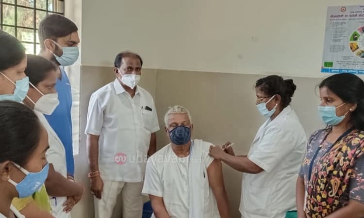 ಲಸಿಕೆ ಪಡೆದು ರೋಗ ನಿರೋಧಕ ಶಕ್ತಿ ಹೆಚ್ಚಿಸಿಕೊಳ್ಳಿ : ಶಾಸಕ ಲಾಲಾಜಿ ಆರ್ ಮೆಂಡನ್