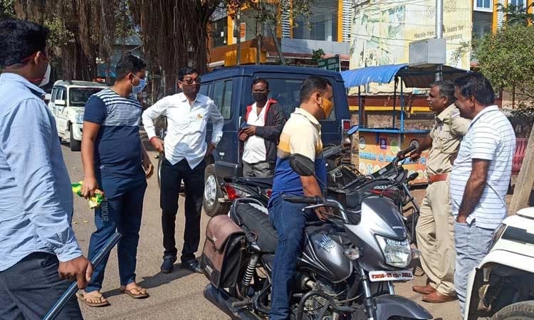 ವಾರಾಂತ್ಯ ಕರ್ಫ್ಯೂಗೆ ರಬಕವಿ-ಬನಹಟ್ಟಿ ತಾಲೂಕಿನಲ್ಲಿ ಉತ್ತಮ ಪ್ರತಿಕ್ರಿಯೆ