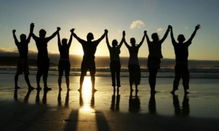 ನಾವೆಲ್ಲರೂ ಸ್ನೇಹಜೀವಿಗಳಾಗೋಣ