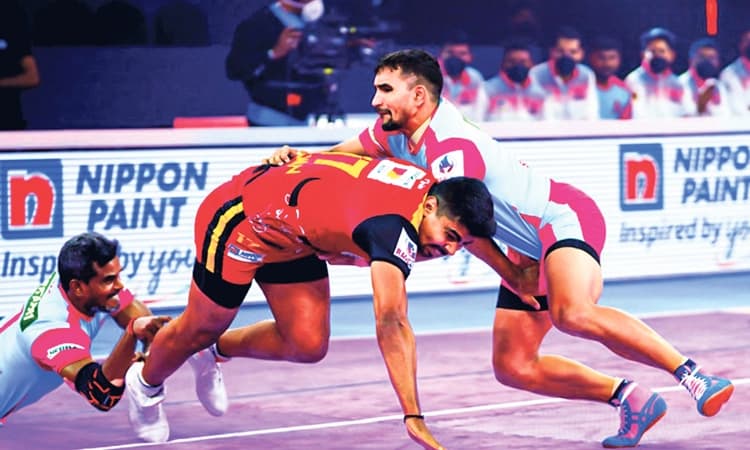 ಪ್ರೊ ಕಬಡ್ಡಿ : ಪಿಂಕ್‌ ಪ್ಯಾಂಥರ್ ತಂಡವನ್ನು ಮಣಿಸಿ ಮತ್ತೆ ಅಗ್ರಸ್ಥಾನಕ್ಕೆ ನೆಗೆದ ಬುಲ್ಸ್‌