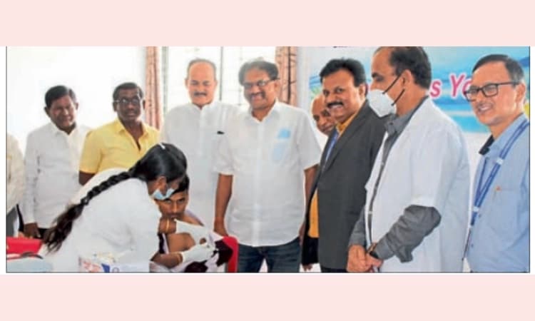 ಲಸಿಕೆ ಪಡೆಯಲು ಪ್ರದೀಪ ಶೆಟ್ಟರ ಸಲಹೆ