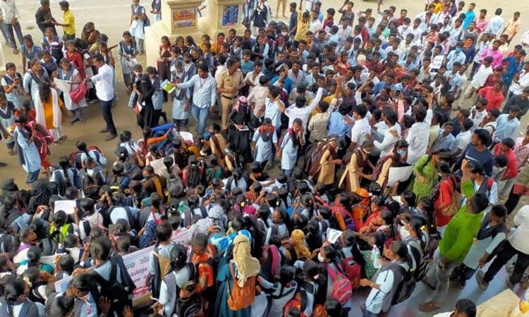 ಅತಿಥಿ ಉಪನ್ಯಾಸಕರ ನೇಮಕಕ್ಕೆ ಒತ್ತಾಯ