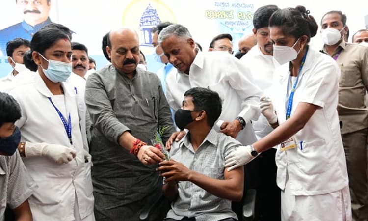ಮಕ್ಕಳಿಗೆ ಲಸಿಕೆ ಅಭಿಯಾನಕ್ಕೆ ಚಾಲನೆ ನೀಡಿದ ಸಿಎಂ ಬಸವರಾಜ ಬೊಮ್ಮಾಯಿ