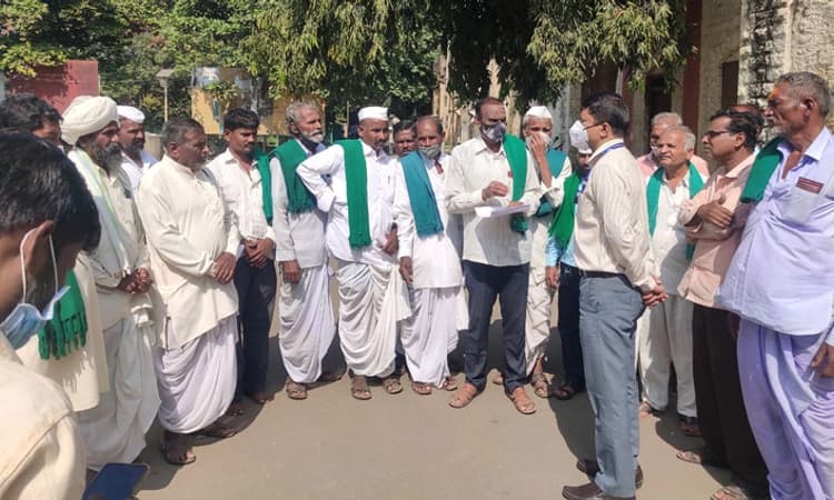 ಬರಪೀಡಿತ ಜಿಲ್ಲೆ ಘೋಷಿಸುವಂತೆ ಆಗ್ರಹಿಸಿ ಪ್ರತಿಭಟನೆ