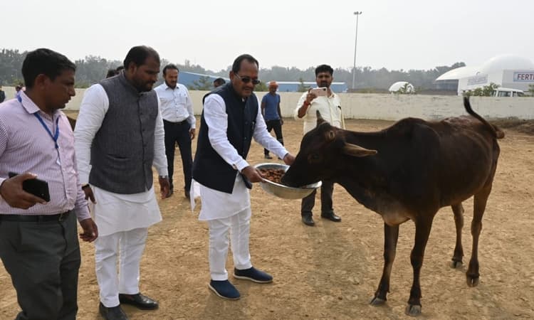 ವಾರಣಾಸಿಯ ಅಟಮೋಸ್ ಪವರ್ ಗೋಬರ್ ಗ್ಯಾಸ್ ಘಟಕಕ್ಕೆ ಸಚಿವ ಪ್ರಭು ಚವ್ಹಾಣ್ ಭೇಟಿ