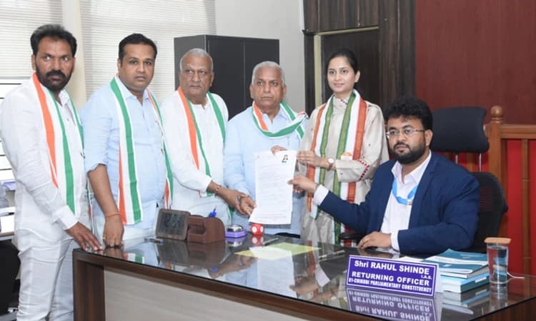 Nomination: ಸರಳ ರೀತಿಯಲ್ಲಿ ನಾಮಪತ್ರ ಸಲ್ಲಿಸಿದ ಪ್ರಿಯಂಕಾ ಜಾರಕಿಹೊಳಿ‌