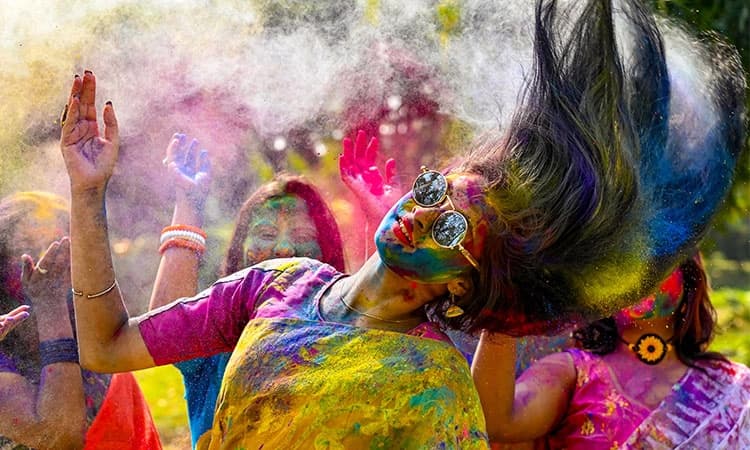 Holi: ಬಣ್ಣಗಳ ಹಬ್ಬ ಹೋಳಿ ಹಬ್ಬ, ಉಲ್ಲಾಸ ತರುವ ಬಣ್ಣಗಳ ಹಬ್ಬ