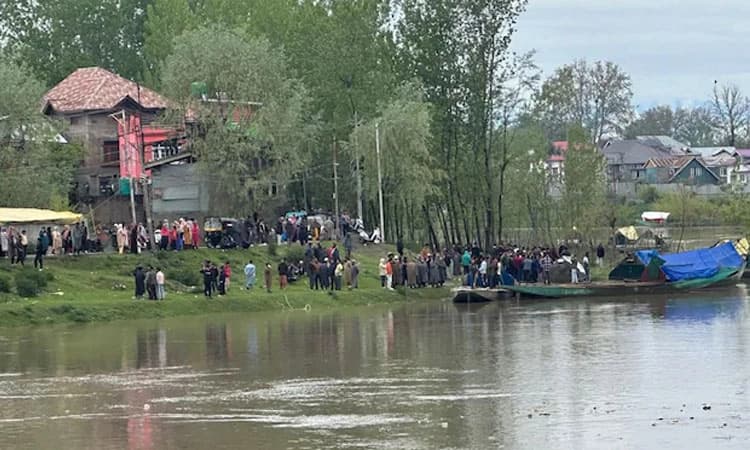 Srinagar: ಝೇಲಂ ನದಿಯಲ್ಲಿ ವಿದ್ಯಾರ್ಥಿಗಳಿದ್ದ ಬೋಟ್‌ ಮುಳುಗಡೆ; ಹಲವರು ನಾಪತ್ತೆ
