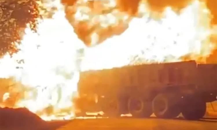 ಭೀಕರ ರಸ್ತೆ ಅಪಘಾತ: ಡೀಸೆಲ್‌ ಟ್ಯಾಂಕರ್‌-ಟ್ರಕ್‌ ಢಿಕ್ಕಿ: 9 ಮಂದಿ ಸಜೀವ ದಹನ