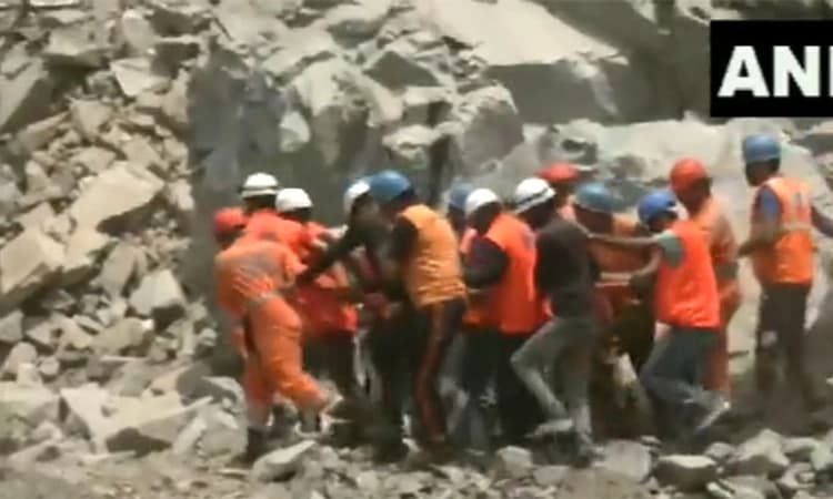 ಜಮ್ಮುವಿನ ಹೆದ್ದಾರಿಯಲ್ಲಿ  ಸುರಂಗ ಕುಸಿತ : 9 ಮಂದಿ ಅವಶೇಷಗಳ ಅಡಿ ; ರಕ್ಷಣಾ ಕಾರ್ಯ