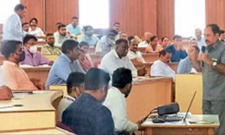 ಕಟ್ಟುನಿಟ್ಟಾಗಿ ಚುನಾವಣೆ ಕರ್ತವ್ಯ ಮಾಡಿ