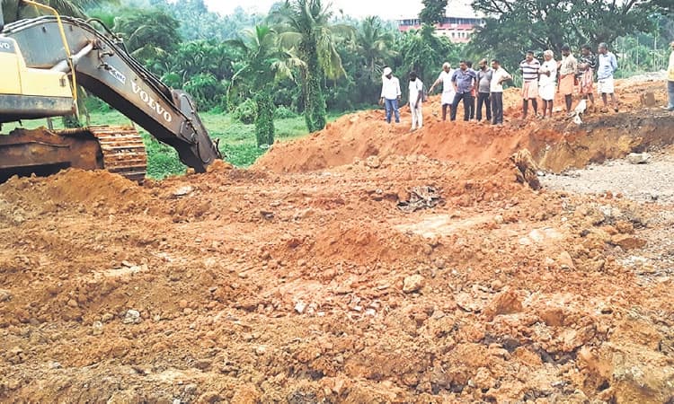 ಉಪ್ಪಿನಂಗಡಿ: ಚರಂಡಿ ಹೂಳೆತ್ತುವಿಕೆ ಆರಂಭ