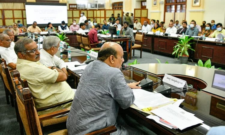 ಆಡಳಿತಕ್ಕೆ ಚುರುಕು ಮುಟ್ಟಿಸಬೇಕು, ಜನರಿಗೆ ಯೋಜನೆಗಳು ತಲುಪಬೇಕು : ಸಿಎಂ