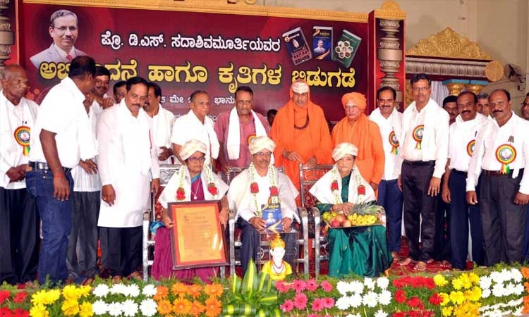 ಪಠ್ಯಕ್ರಮ ಮುಗಿಸುವುದಷ್ಟೇ ಪ್ರಾಧ್ಯಾಪಕರ ಕೆಲಸ ಅಲ್ಲ