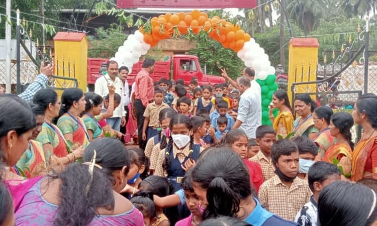 ಶಾಲಾ ಪ್ರಾರಂಭೋತ್ಸವ: ಮಕ್ಕಳಿಗೆ ಸಂಭ್ರಮದ ಸ್ವಾಗತ