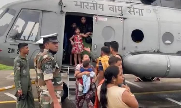 ಭಾರೀ ಮಳೆಗೆ ಸಿಲುಕಿದ ರೈಲು; ಸಹಾಯಕ್ಕೆ ಧಾವಿಸಿದ ಭಾರತೀಯ ವಾಯುಪಡೆ!