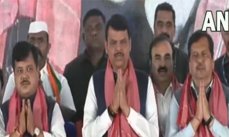 ಔರಂಗಜೇಬ್ ಸಮಾಧಿ ಮೇಲೆ ನಾಯಿ ಕೂಡ ಮೂತ್ರ ವಿಸರ್ಜಿಸುವುದಿಲ್ಲ : ಫಡ್ನವೀಸ್