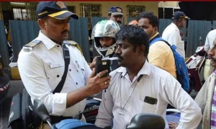 ಮತಗಟ್ಟೆಗಳಲ್ಲಿ ‘ಮದ್ಯ ಪರೀಕ್ಷೆ’ ಕಡ್ಡಾಯಗೊಳಿಸಿ!