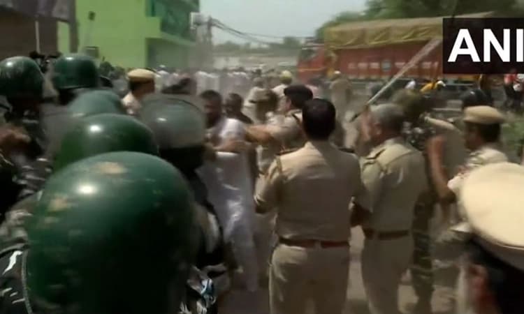 ಅತಿಕ್ರಮಣ ತೆರವಿನ ವಿರುದ್ಧ ಭಾರಿ ಪ್ರತಿಭಟನೆ : ದೆಹಲಿ ಆಪ್ ಶಾಸಕ ಬಂಧನ