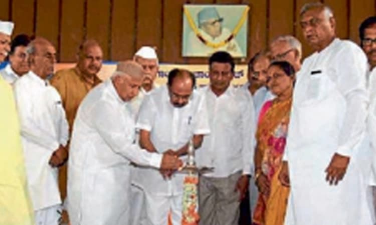 ಪ್ರಜಾಪ್ರಭುತ್ವ ವ್ಯವಸ್ಥೆ ಕಸಿಯಲು ಹುನ್ನಾರ; ಎಂ.ವೀರಪ್ಪ ಮೊಯ್ಲಿ