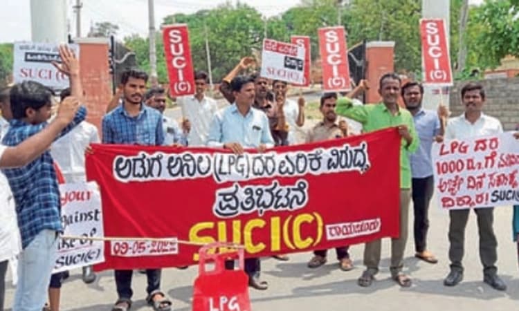 ಗ್ಯಾಸ್‌ ಸಿಲಿಂಡರ್‌ ಪ್ರತಿಕೃತಿ ದಹಿಸಿ ನಿರಶನ