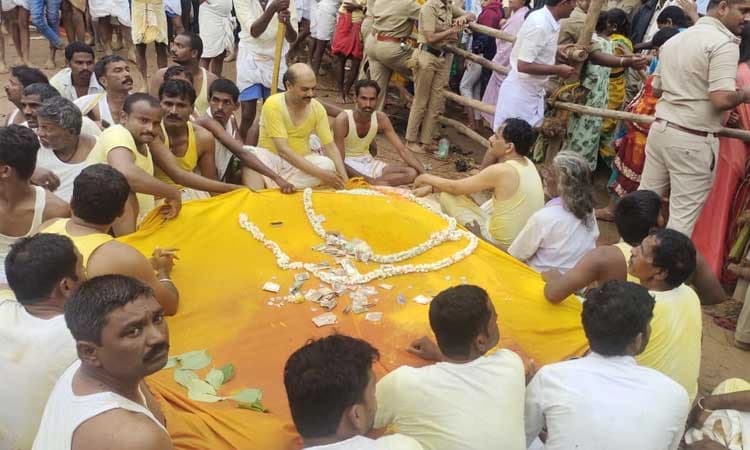 19 ವರ್ಷದ ಬಳಿಕ ವಿಜೃಂಭಣೆಯಿಂದ ನಡೆದ ನರಬಲಿ ಹಬ್ಬ: ಇಲ್ಲಿ ಸತ್ತವ ಬದುಕಿ ಬರುವುದೇ ಪವಾಡ!